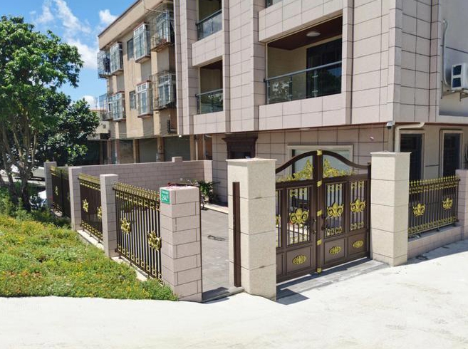 北房间庭院大门在东南朝东开好不好