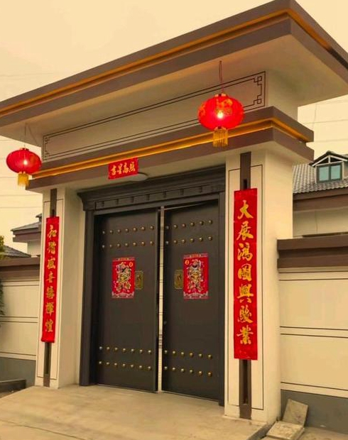 楼房西单元正对小区大门请问风水如何