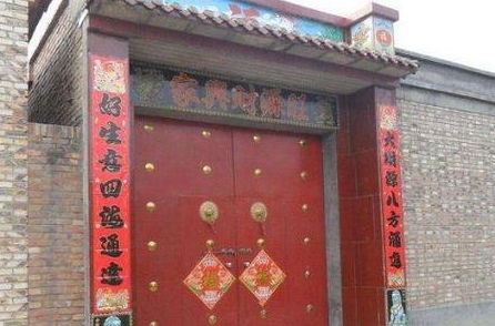 年人建房屋大门向东可以吗