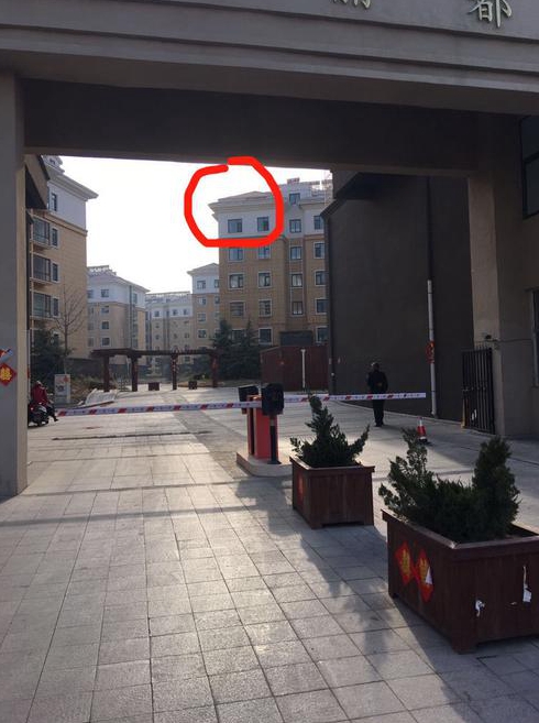 门面对着对面小区的大门好吗