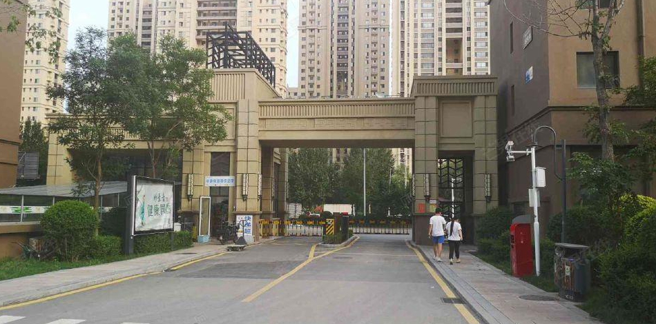 房子对着小区大门