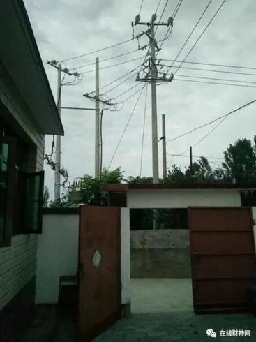 我家大门正对着一根电线杆风水有影响吗