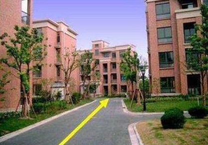 楼房的位置正对小区的大门是不是风水不好