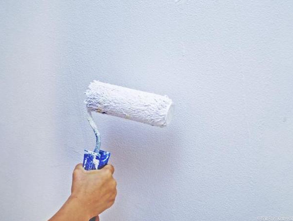 新房子装修墙面贴壁纸刮大白刷乳胶漆哪个方式好